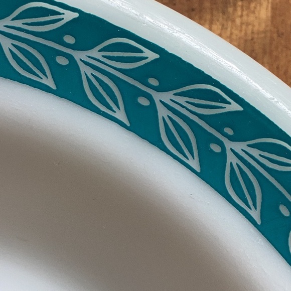 ⚜️ PYREX Milk Glass  Corning TURQUOISE Laurel Leaf & Flowers Band BOWL  6.5” EVC - Picture 7 of 16